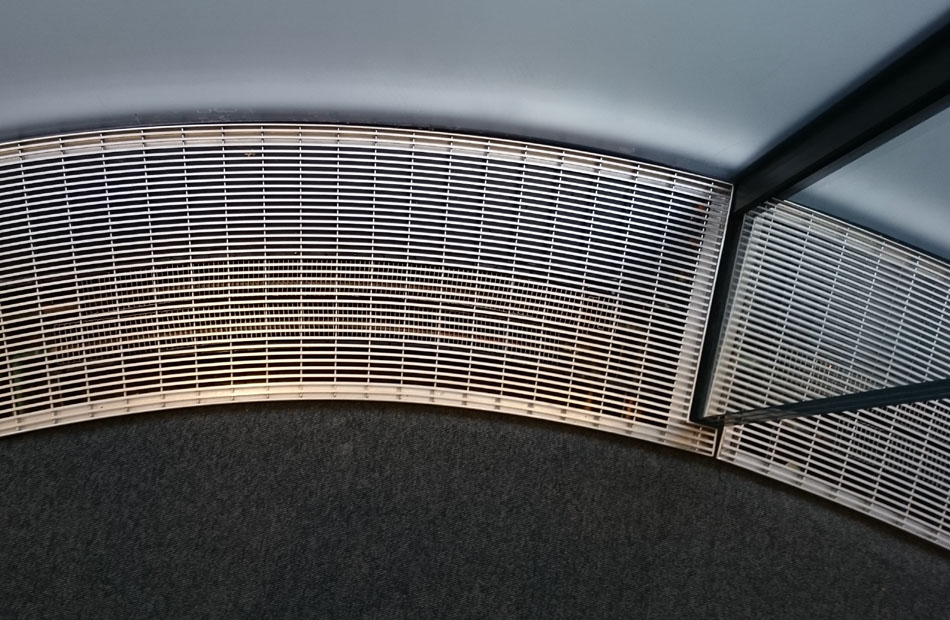 Stainless Steel grilles allow perfect air flow & noise reduction